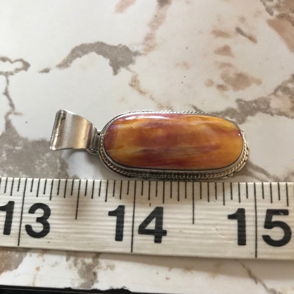 Native American Spiny Oyster Shell Pendant, signed LL - Picture 6 of 6